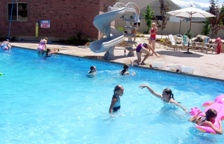 What are the benefits of a pool skimmer?